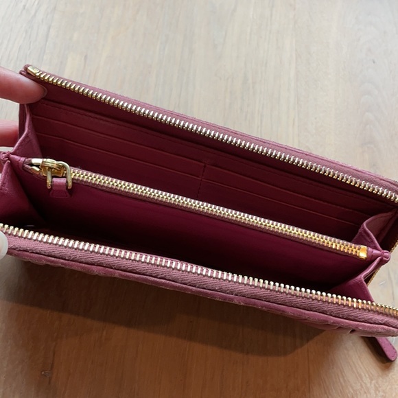 Authentic Miu Miu pink matelasse wallet - Picture 8 of 10